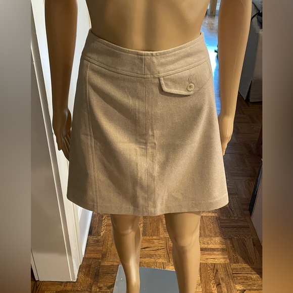 Adorable Banana Republic mini skirt in size 6! - Picture 1 of 15